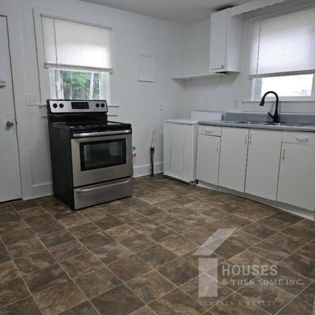 Photo - 201 MacKenzie Dr