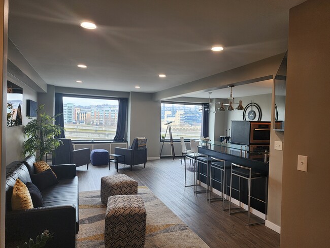 Photo - 320 Fort Duquesne Blvd Condo Unit 4E