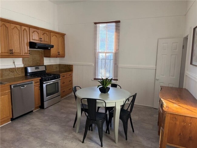 Photo - 194 Hendrix Ave SW