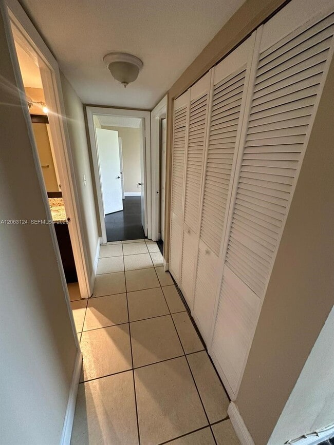 Photo - 482 NW 165th St Unidad A306