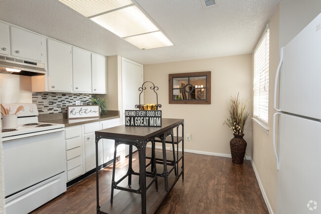 2BR, 1BA - 1,059 SF