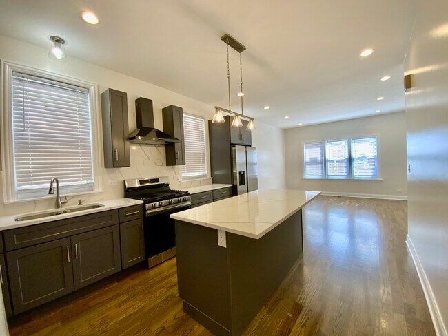 Photo - 3426 W Melrose St