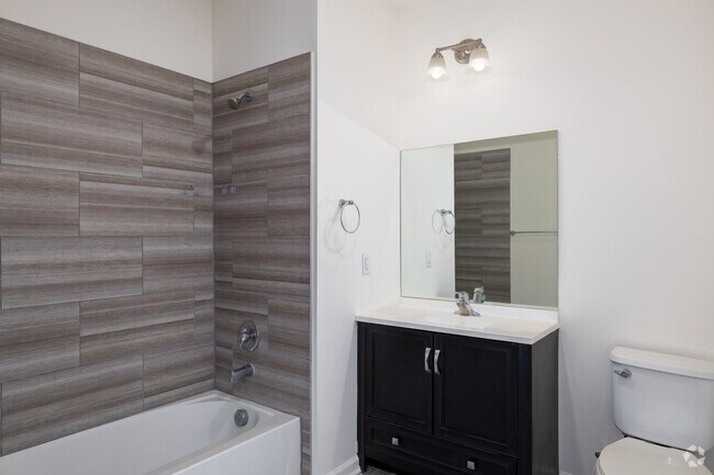 1BR, 1BA - W/ Den - 750SF - Bathroom