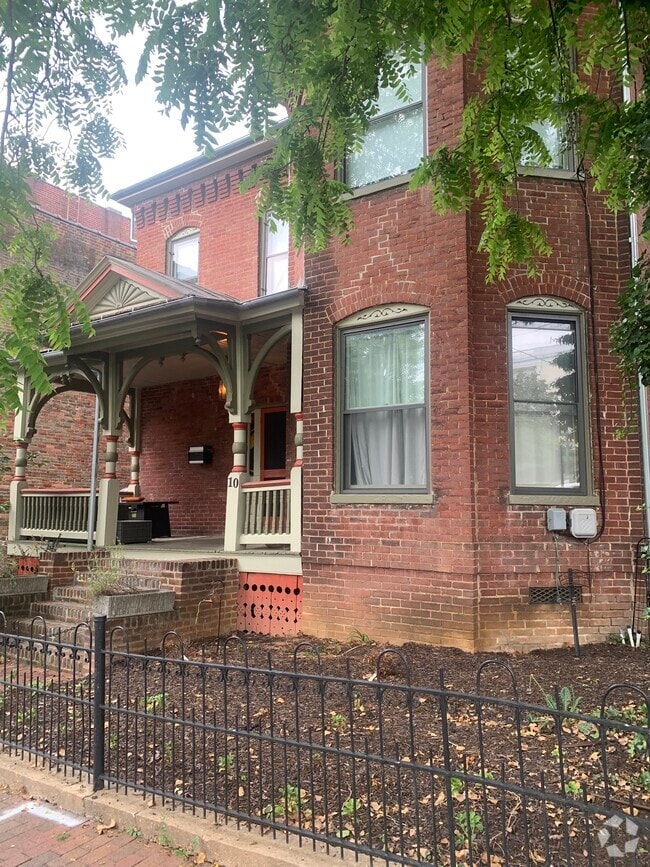 Building Photo - 10 N Market St Unit 3 Rental