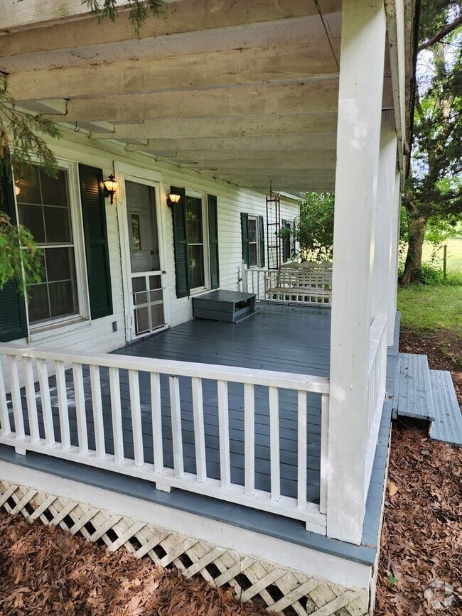 Building Photo - Charming Farm Cottage in Chatham, IL! Rental