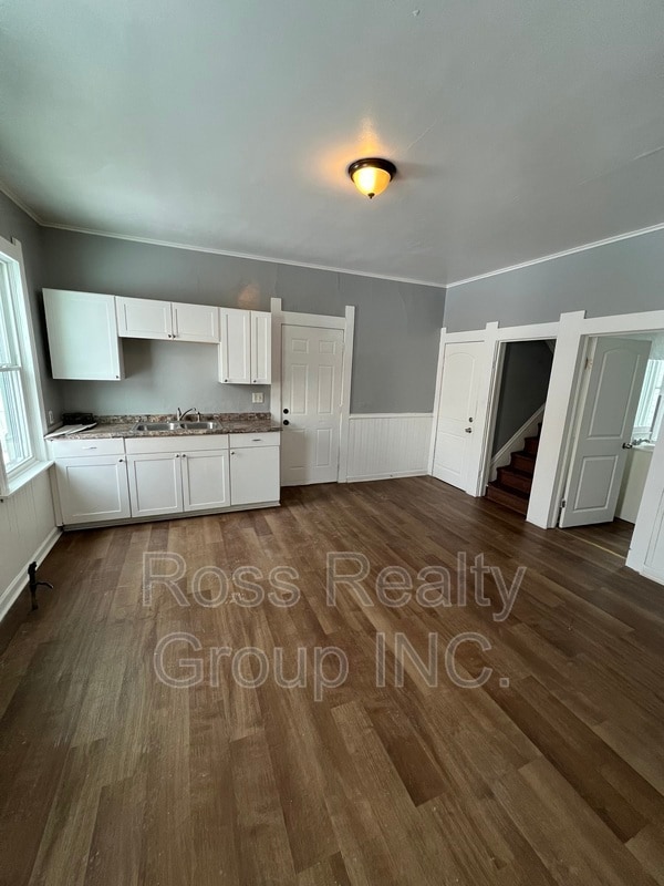 Building Photo - 3156 Elm St