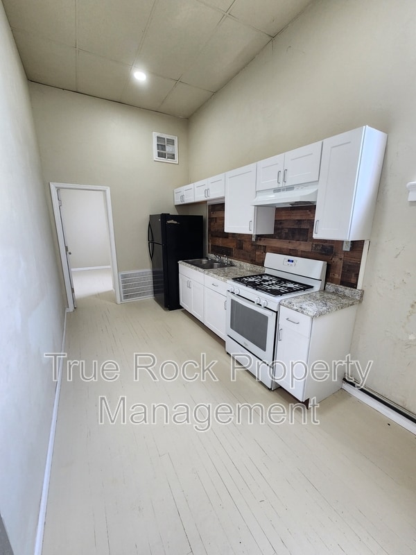 Photo - 208 E MAIN, Apt #3 (BILLS PAID- not including tv or wifi)