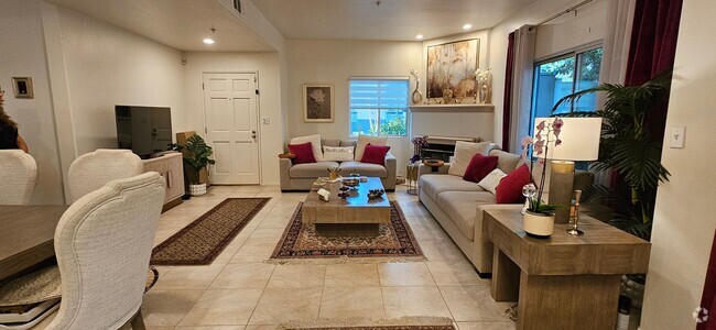 Building Photo - Charming 3-Bedroom Townhome in Prime Pasad... Unit Ritz Pasadena