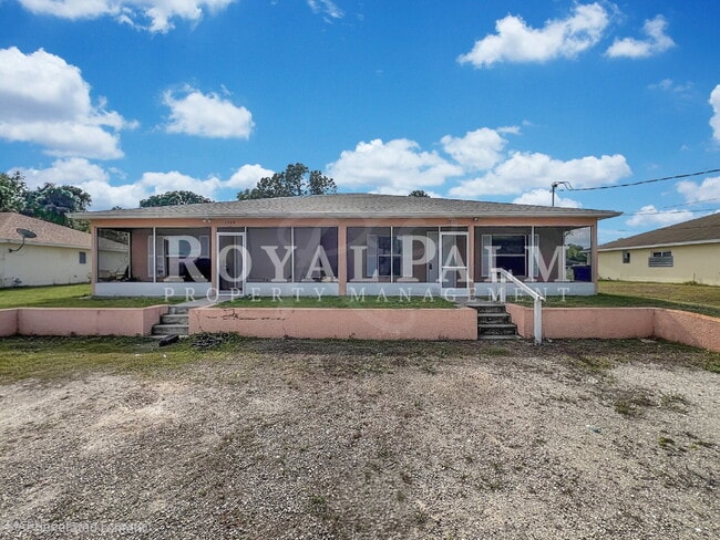Building Photo - Your Duplex Dream Just Got Merrier! Charming 3-Bed, 2-Bath Home in Lehigh Acres!