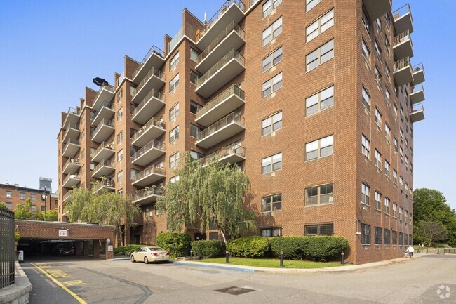 Building Photo - 1 Greene St Unit 7 Rental