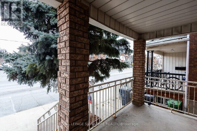 Photo - 1149 Dufferin St
