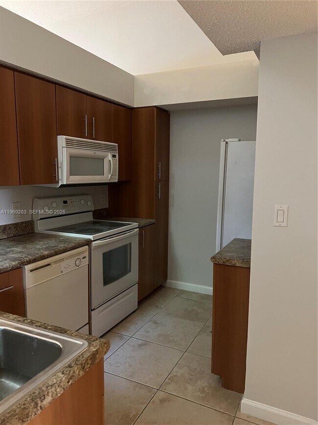 Building Photo - 1365 Crystal Way Unit N