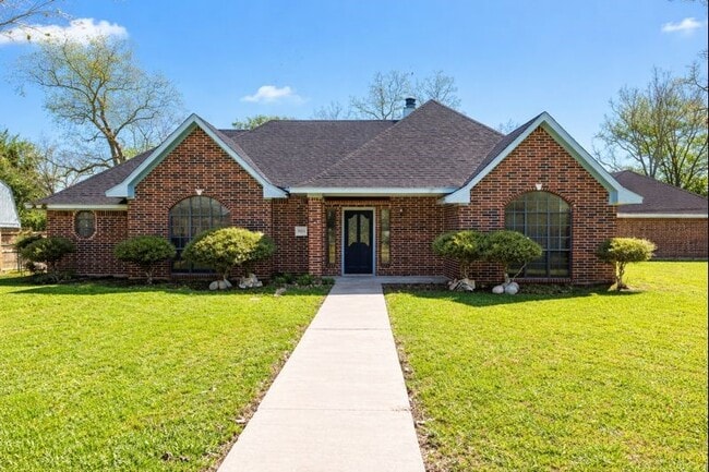 Photo - 301 Jansen Dr