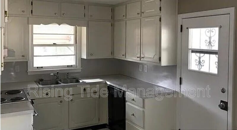 Photo - 924 N Martinwood Dr