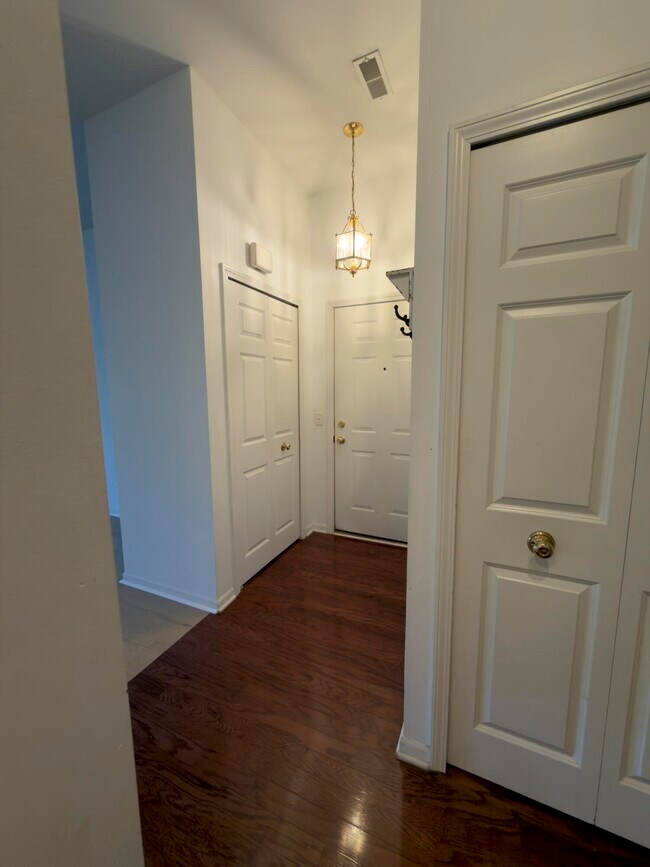 1085 Joyce Ln