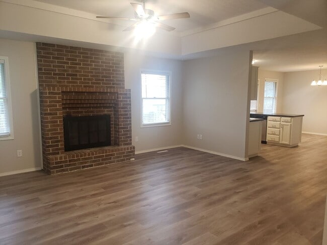 Photo - Kickapoo High District w/ Walk-In-Closet