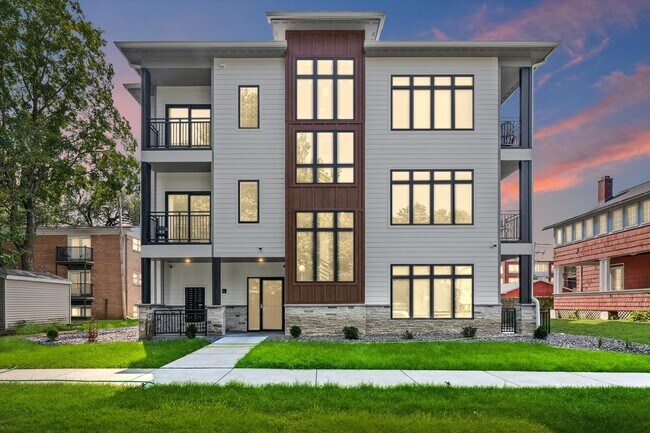 Photo - 305 W Washington