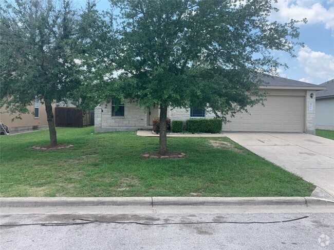 Building Photo - 411 Quail Hollow Dr Rental