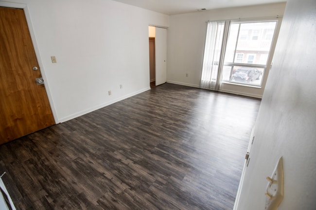 Photo - Grant Street Apartments