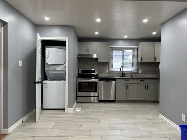 Photo - Main Floor-1612 Cherryhill Rd Peterborough Ontario K9K 1A8