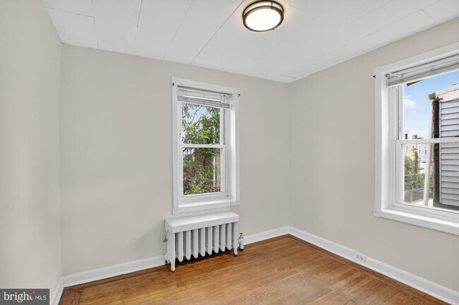 Photo - 2343 E Huntingdon St