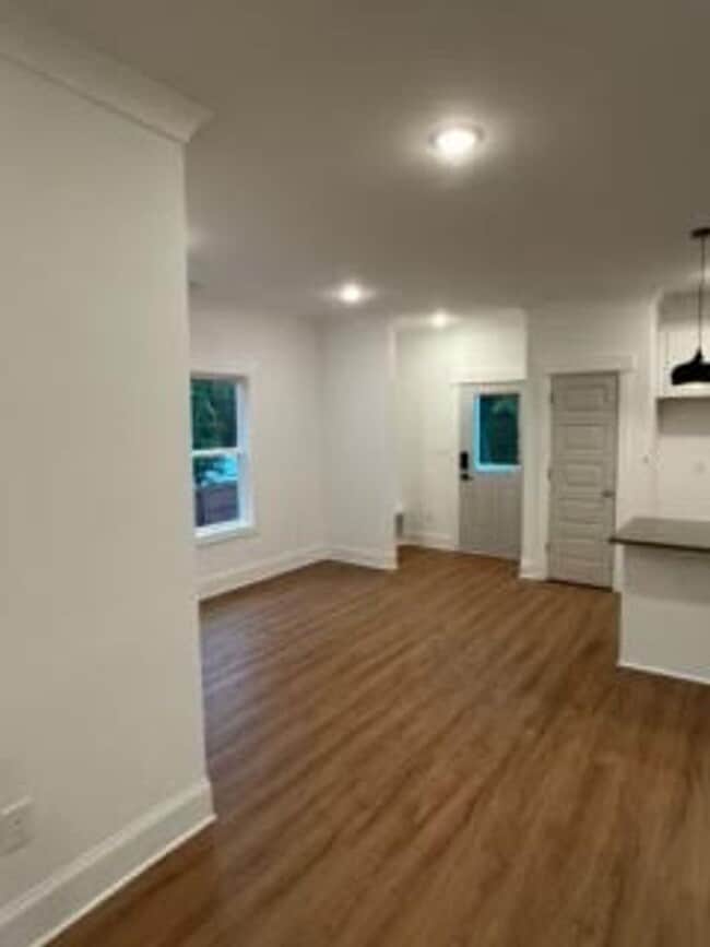 Photo - 260 Griffeth St