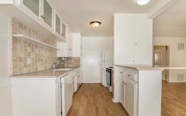 Photo - 2621 S Centinela Ave