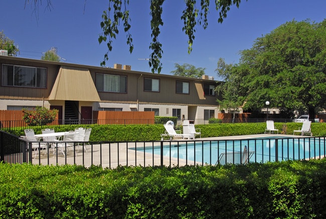 Photo - Howe Manor East