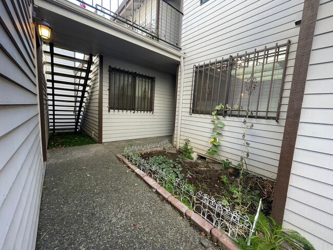 Photo - 2Bd/2Ba Unit Located in a Lovely Private Neighborhood in Happy Valley ~ Detached Garage, Washer &...