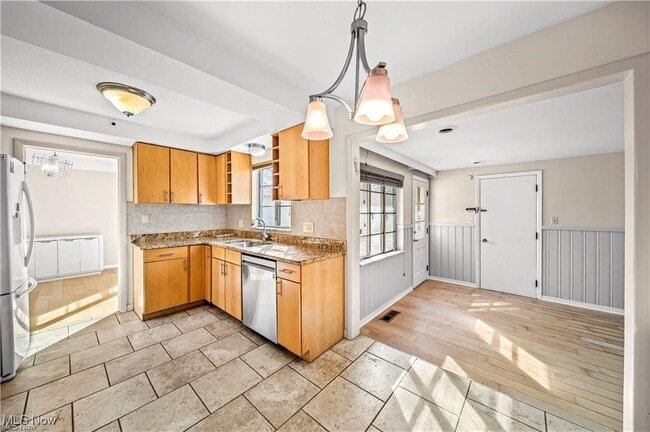 Photo - 21516 Halworth Rd