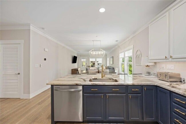 Photo - 1623 8th Ave W