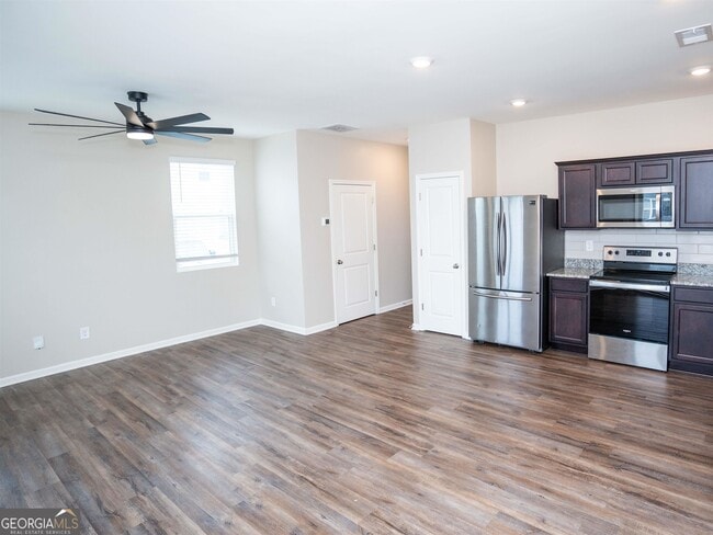 Photo - 249 Grand Central Wy