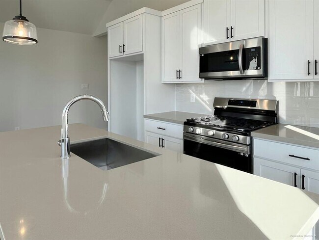 Photo - 717 Emile St