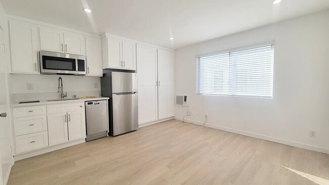 Photo - 1818 N New Hampshire Ave Unit 204A