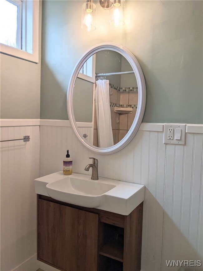 Building Photo - 1582 Delaware Ave