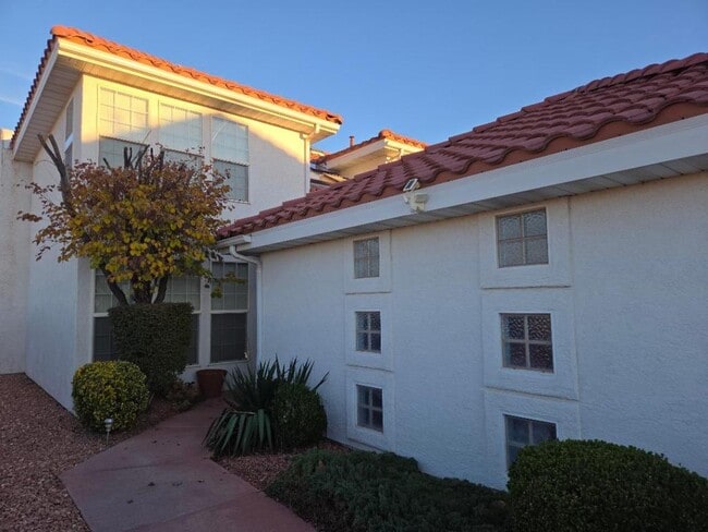 Building Photo - 1200 Glen Canyon Dr