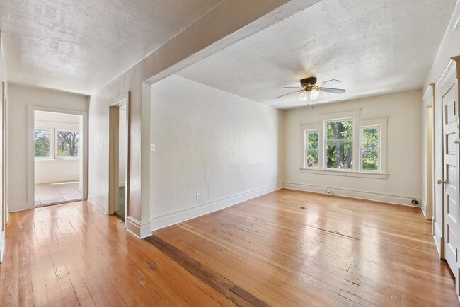 Photo - 1004 E 200 S