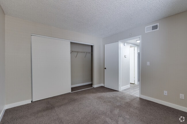 1 BR, 1 BA - 657 PIES2 - Villa Del Rio Apartments