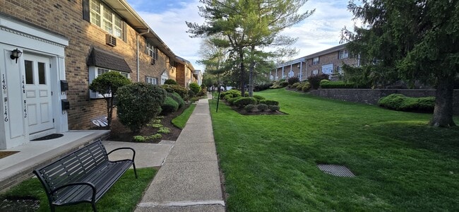 Photo - 142 E Maple St