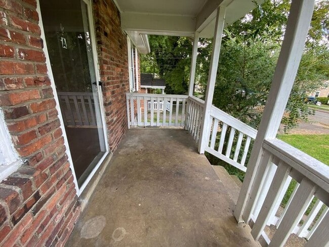 Photo - 2/1 Duplex in Greenwood Neighbors of East Nashville!  Pets ok! W/D Included!