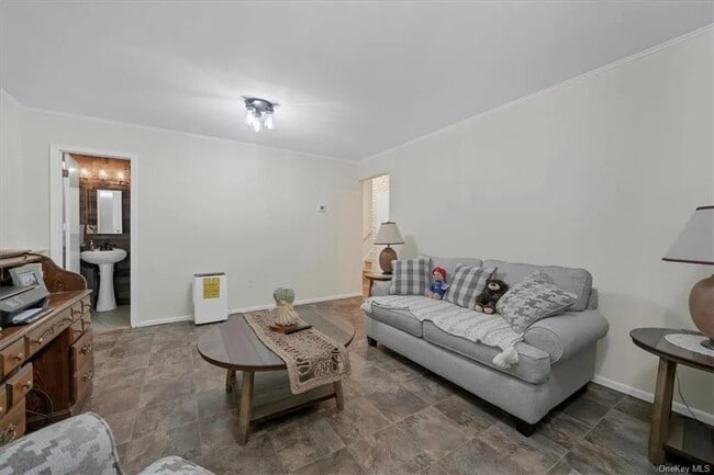 Photo - 21 Winchester Dr