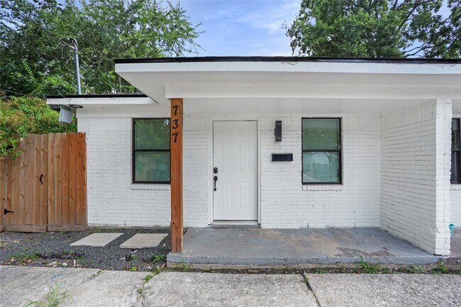 Photo - 737 Neyland St