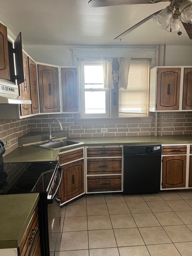 Photo - 822 W Main St
