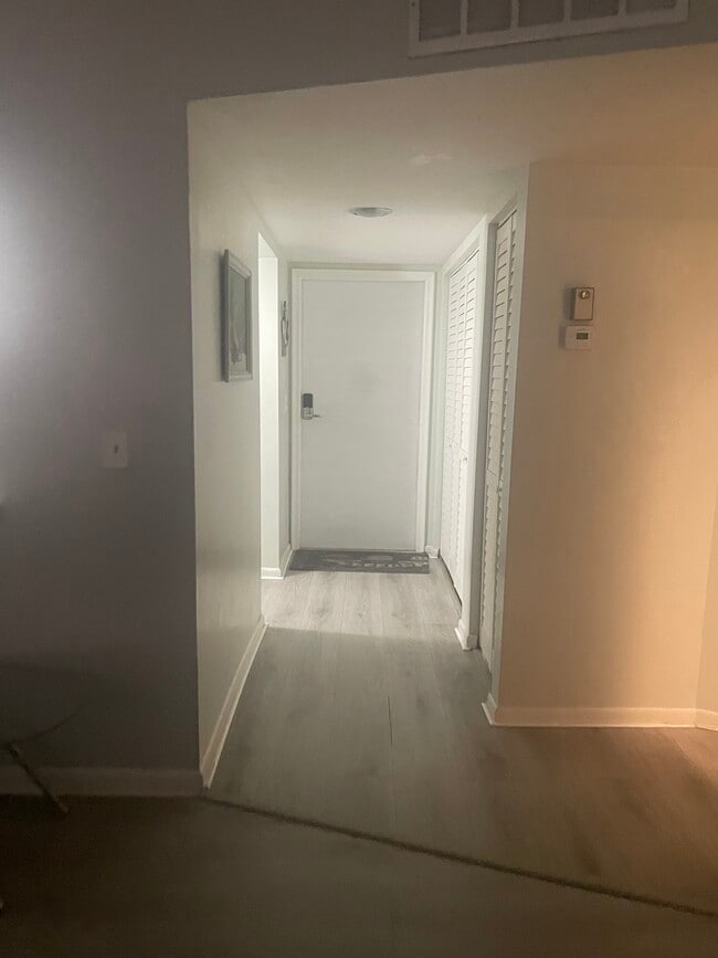 Building Photo - 1630 Embassy Dr Unit 311 Rental