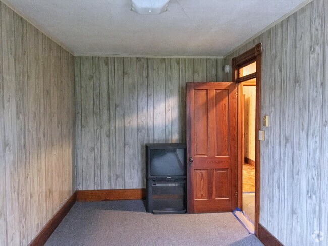 Building Photo - 48 N Fayette St Rental