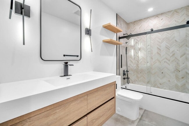 Building Photo - 2460 SW 58th Manor