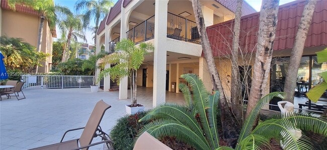 Building Photo - 9301 SW 92nd Ave Unit A402