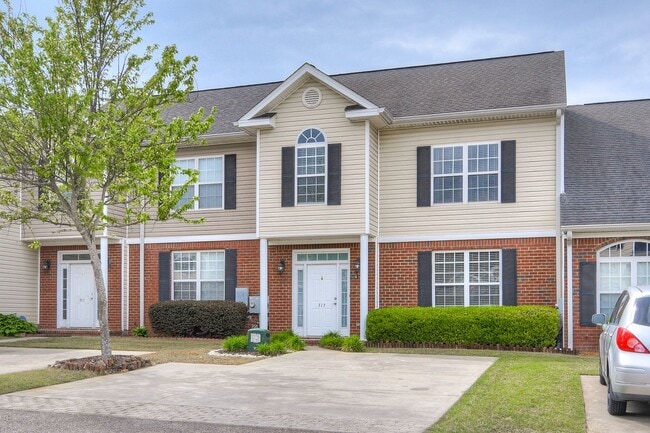 Photo - 317 Hogan Way