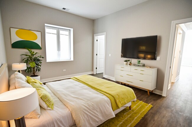 Photo - 927 W Irving Park Rd Unit 202