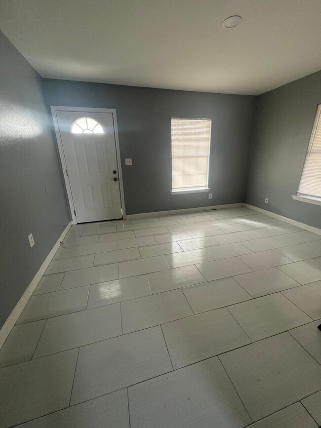 Photo - 15707 Langcart St